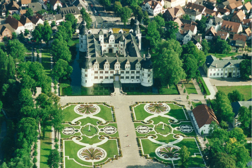 Schloß Neuhaus