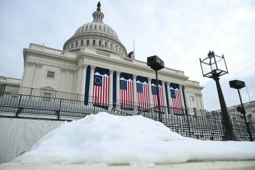 Schnee auf den Stufen des Kapitols in Washington