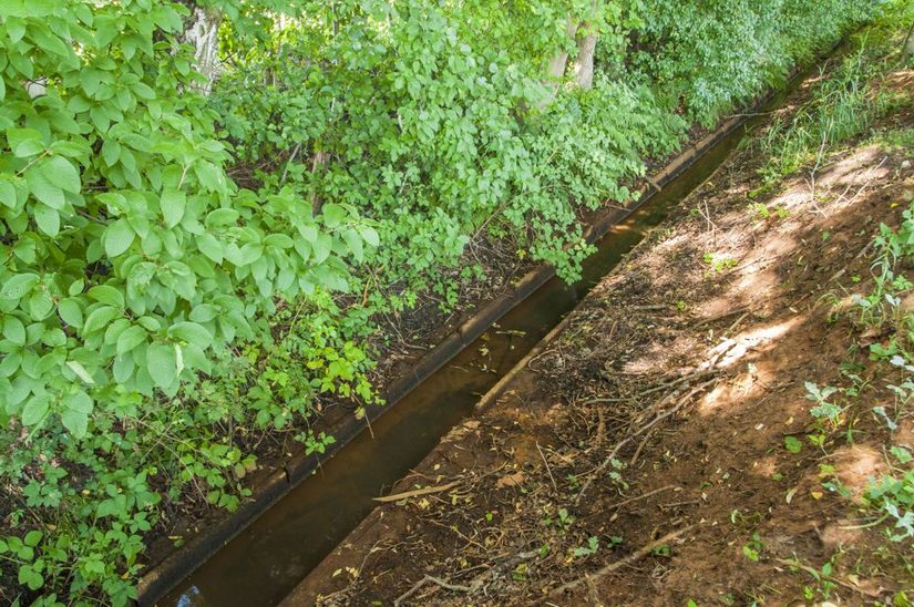 Ein Bach als Betonrinne - keine Chance für eigendynamische Entwicklung