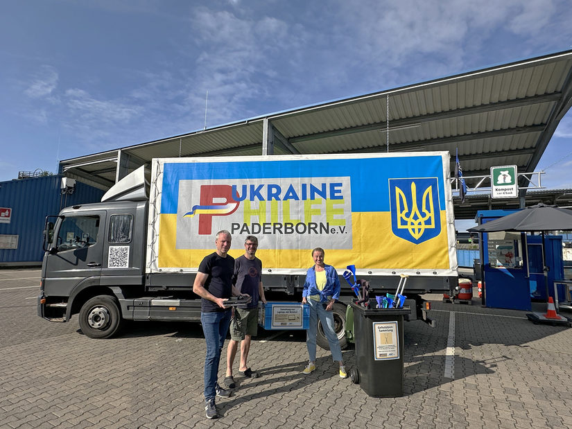 Jörg Münster übergibt der Ukraine-Hilfe die ersten gespendeten Gegenstände