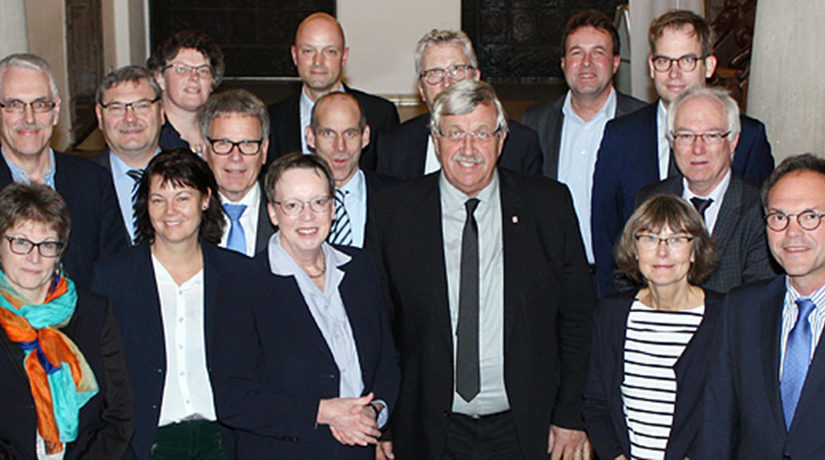 Gemeinsam mit seinen Führungskräften besuchte der Kasseler Regierungspräsident Dr. Walter Lübcke die Detmolder Regierungspräsidentin Marianne Thomann-Stahl und ihre engsten Mitarbeiter.
