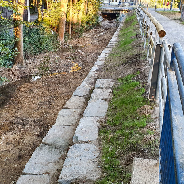 Mehr Platz für den Rothebach und ein Geländer für den Weg: Hier wurden unterschiedliche Anforderungen vereint.