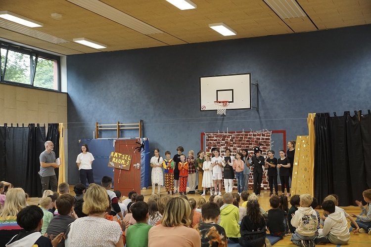 Theateraufführung der Kinder