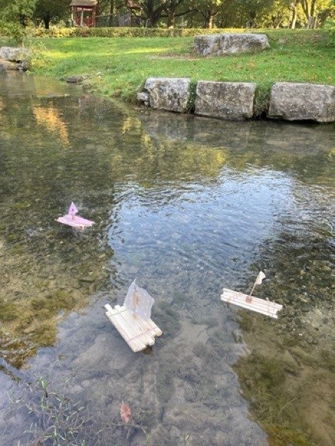 Experimentfotos zum Thema "Flöße schwimmen tatsächlich"