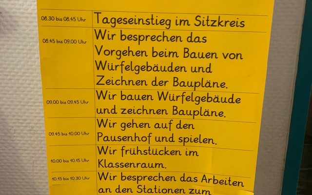 Informationsplakat für die Inhalte der Tag der offenen Tür in der Klasse 3b.