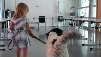 Kind und Hund