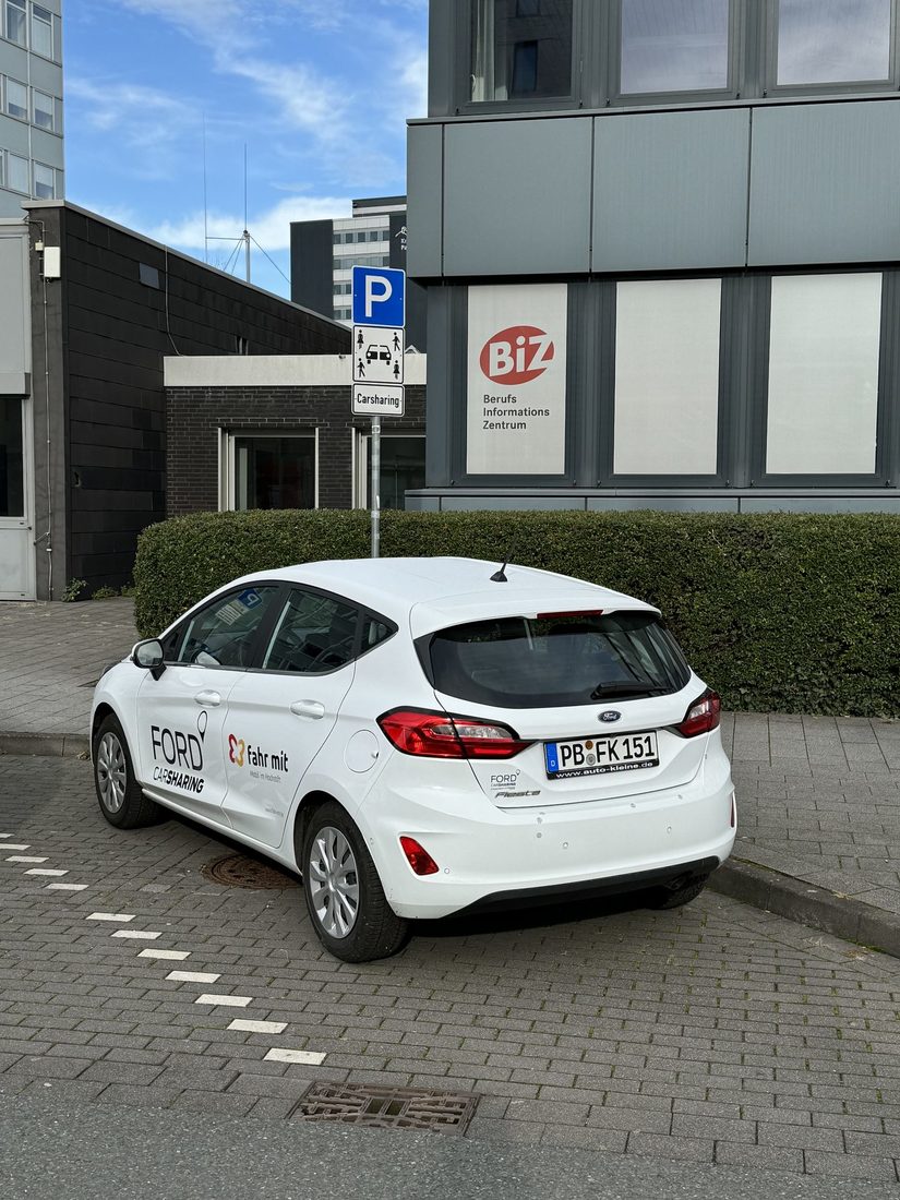 Carsharing Auto gegenüber dem Hauptbahnhof